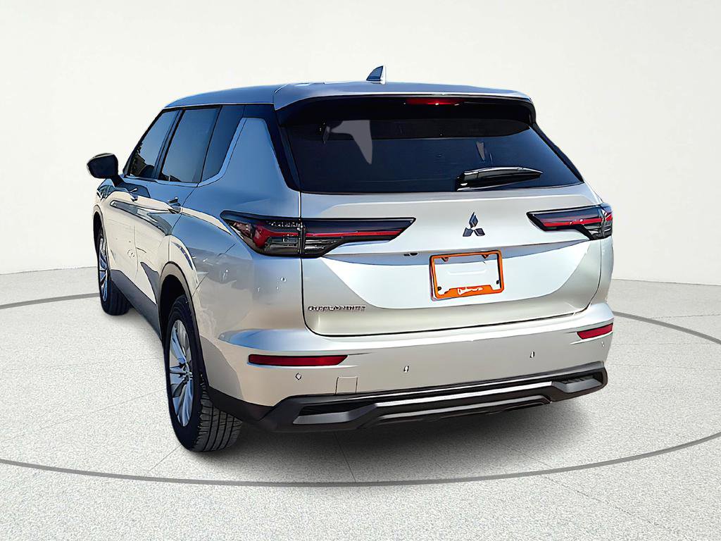 New 2026 Mitsubishi Outlander ES image 5