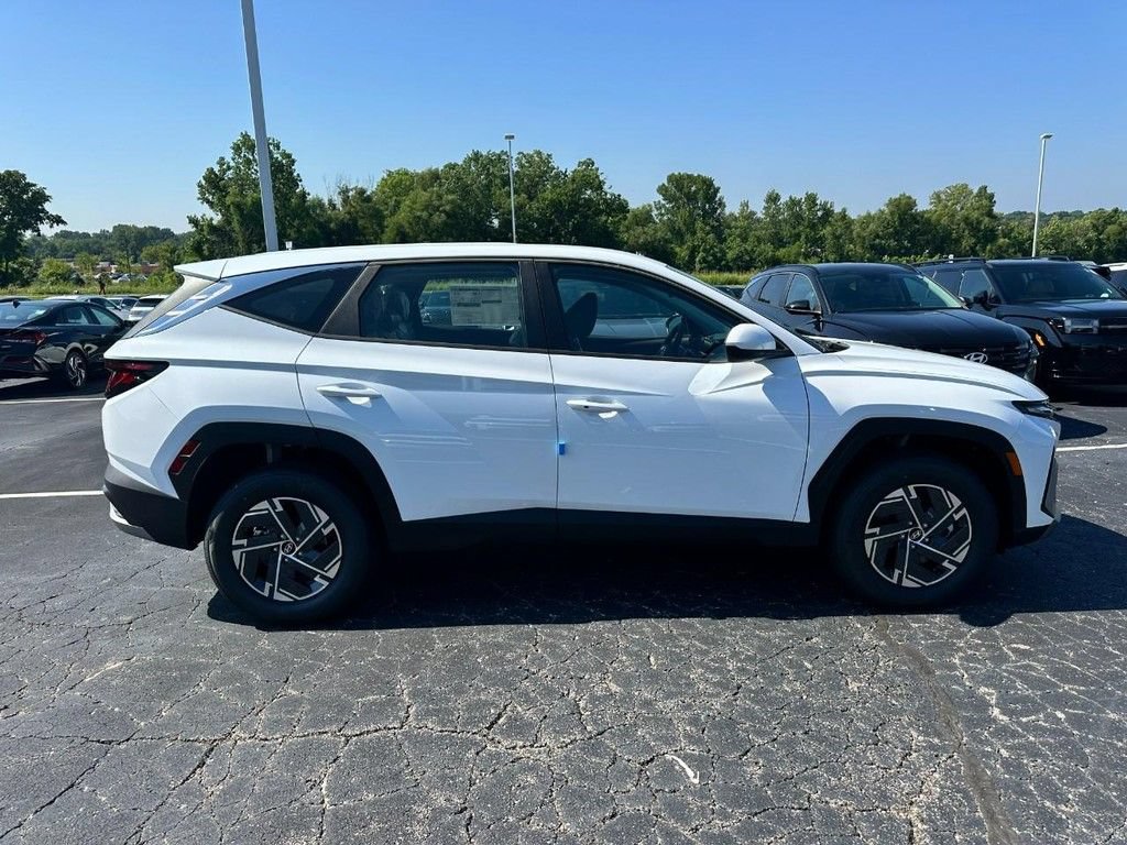 Used 2026 Hyundai Tucson Blue SE AWD/4WD image 2