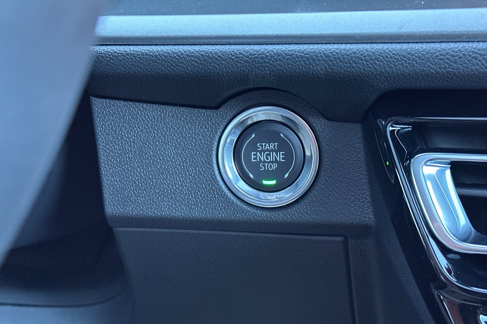 New 2026 Chevrolet Traverse LT w/ Sun and Wheel Package image 24