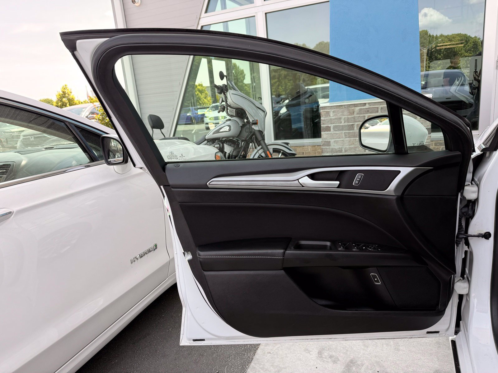 Used 2020 Ford Fusion SE FWD image 11
