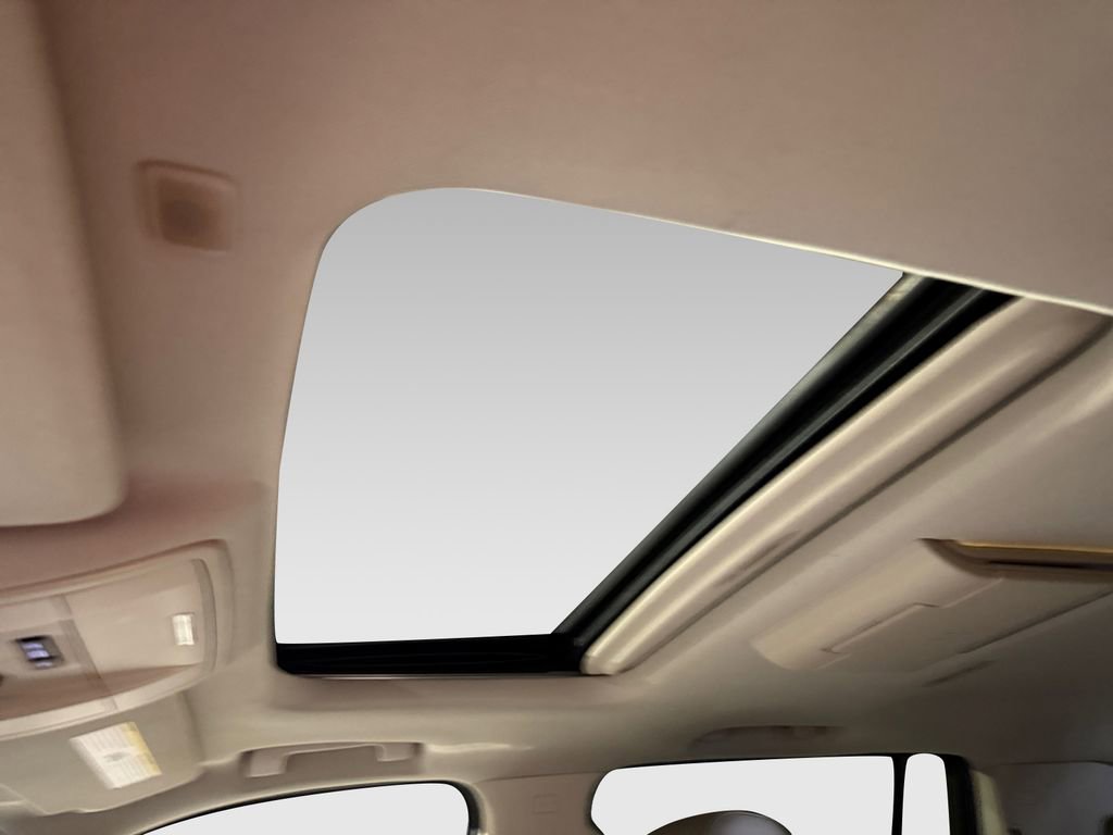 Used 2017 Chevrolet Suburban LT image 6