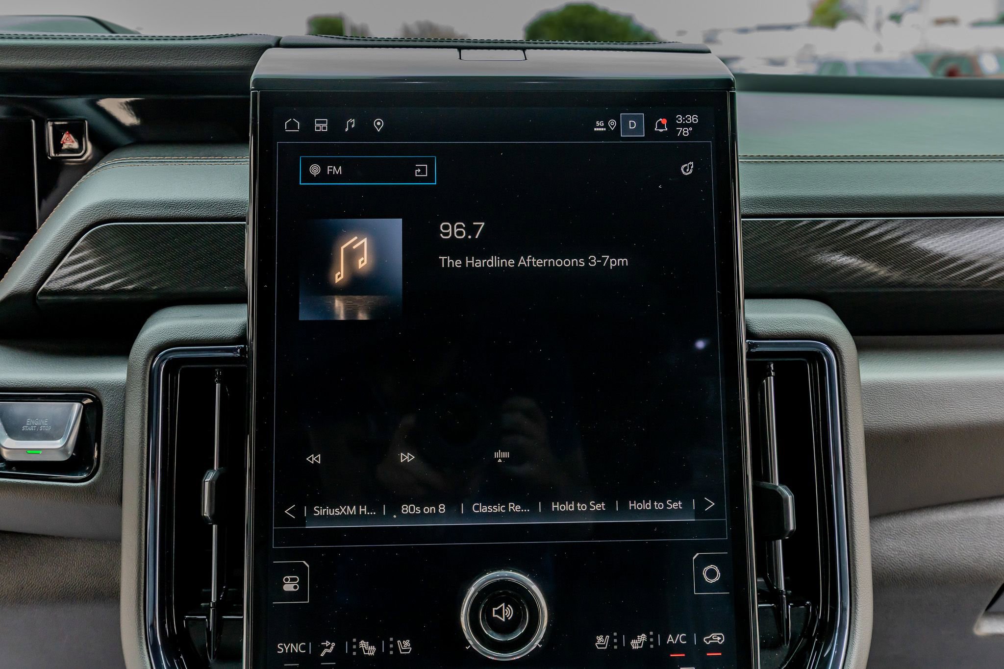 Used 2025 GMC Yukon AT4 w/ AT4 Premium Plus Package image 24