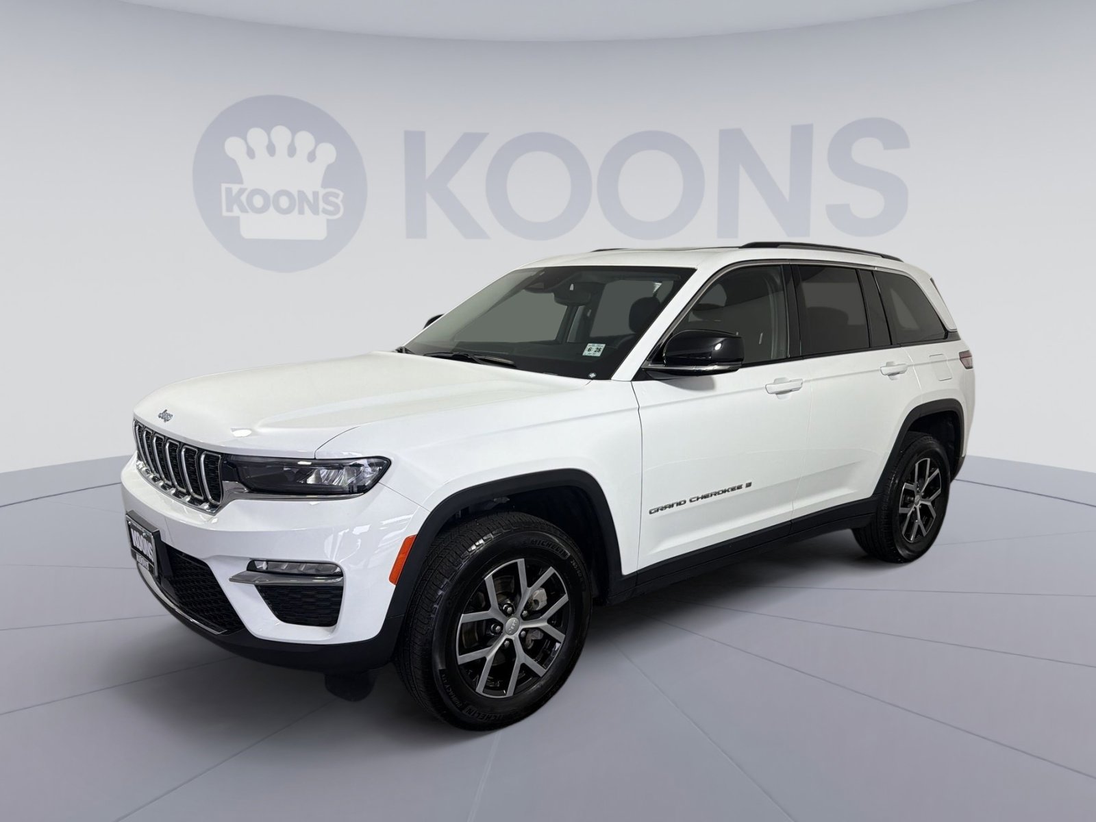 Used 2023 Jeep Grand Cherokee Limited image 1