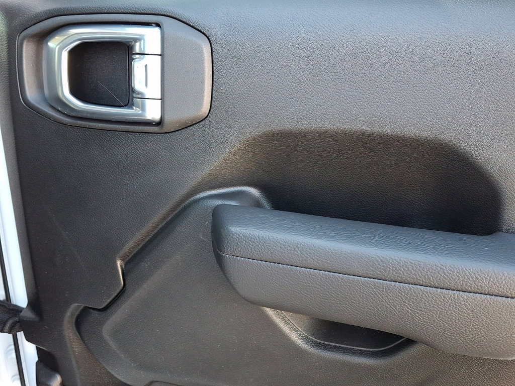 Used 2023 Jeep Gladiator Willys image 13