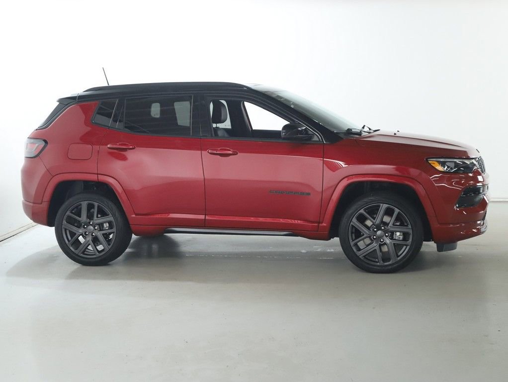 Used 2024 Jeep Compass Limited w/ High Altitude Package image 11