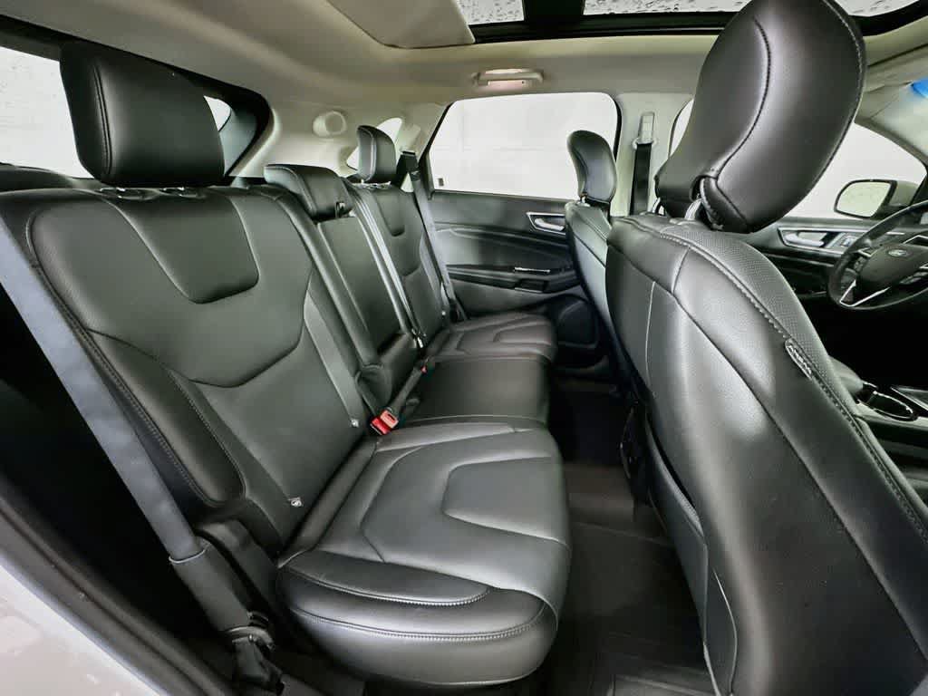 Used 2017 Ford Edge Titanium w/ Equipment Group 302A AWD/4WD image 33
