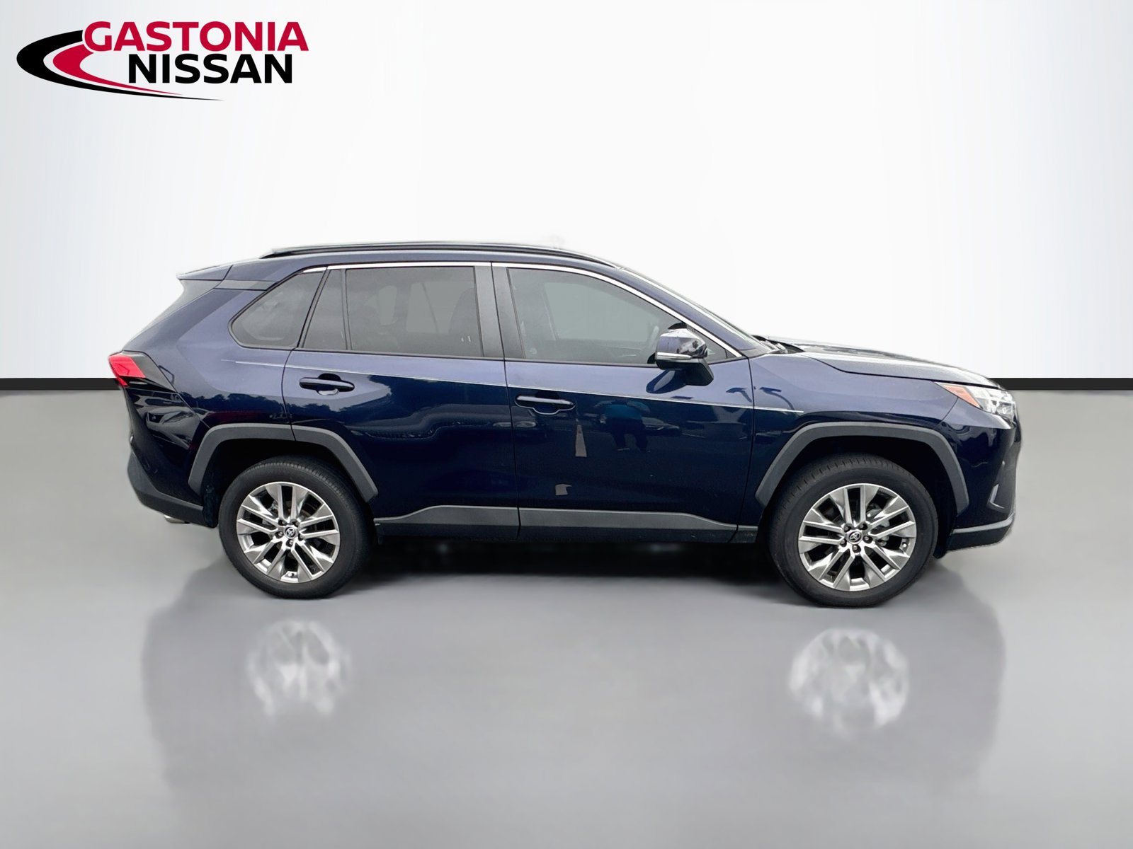 Used 2023 Toyota RAV4 XLE Premium FWD image 10