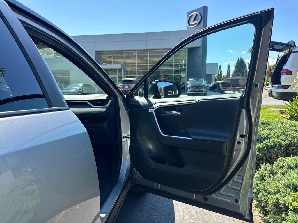 Used 2021 Toyota RAV4 XSE AWD/4WD image 19