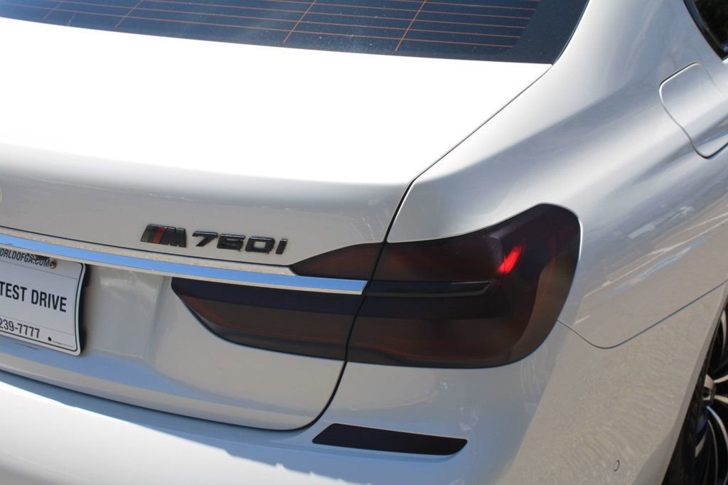 Used 2018 BMW 750i image 11