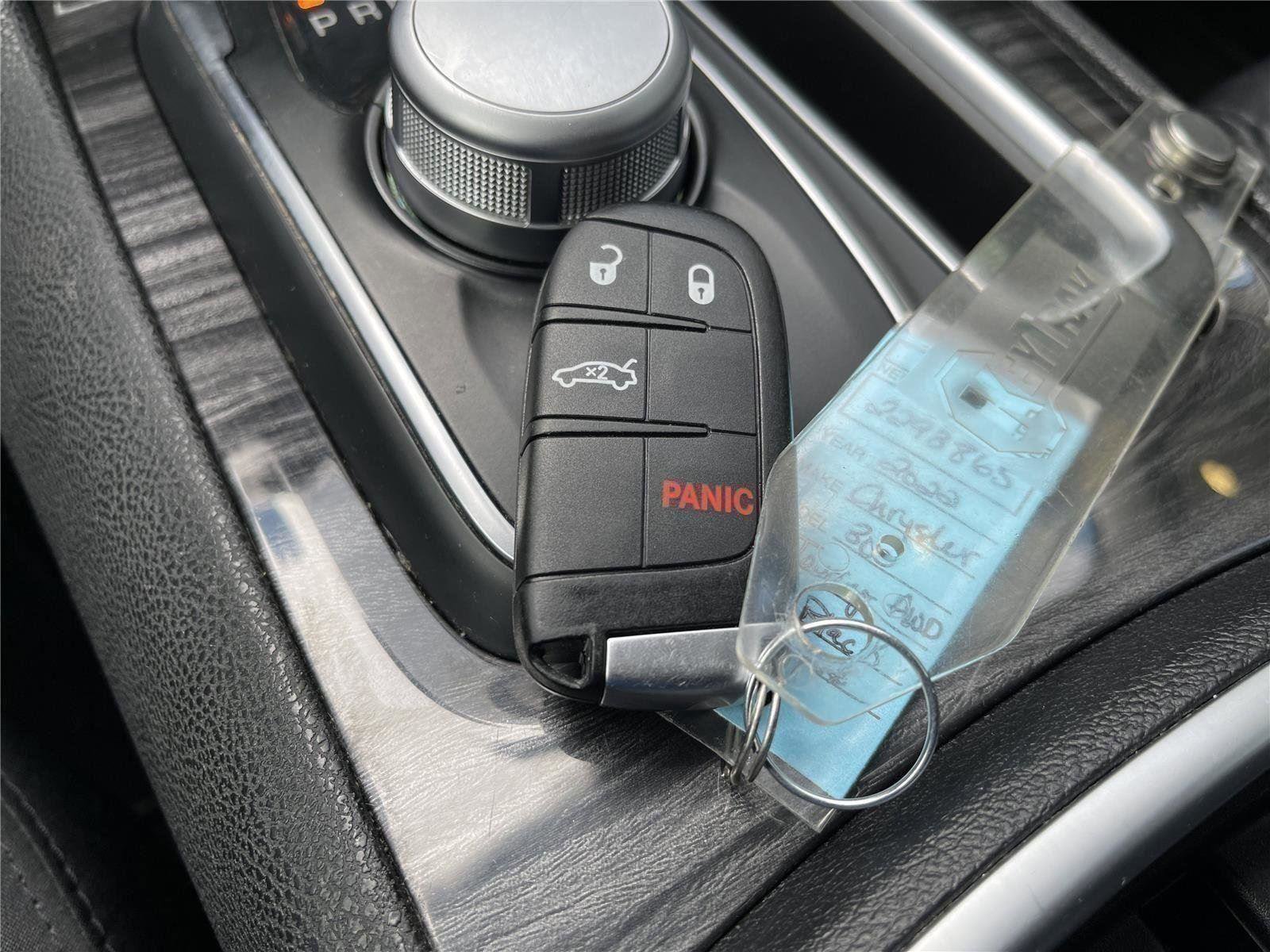 Used 2022 Chrysler 300 Touring AWD/4WD image 36