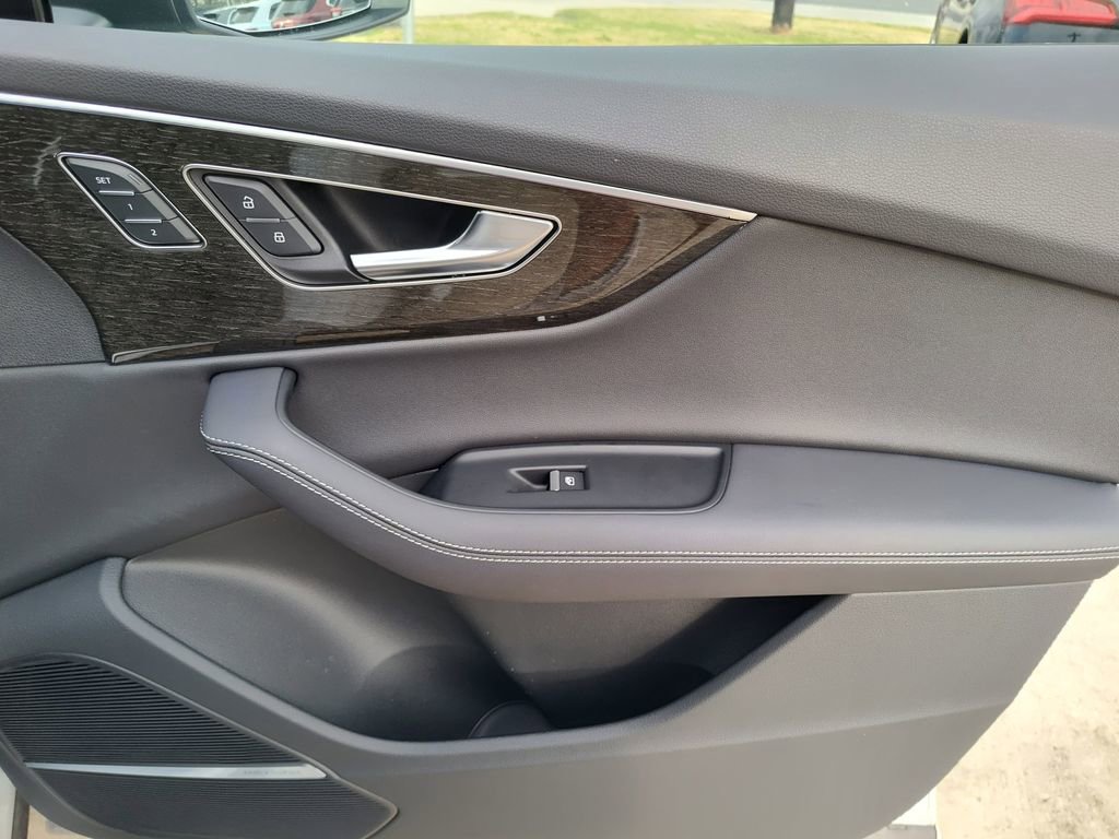 Certified 2025 Audi Q7 3.0T Prestige w/ Prestige Package image 36