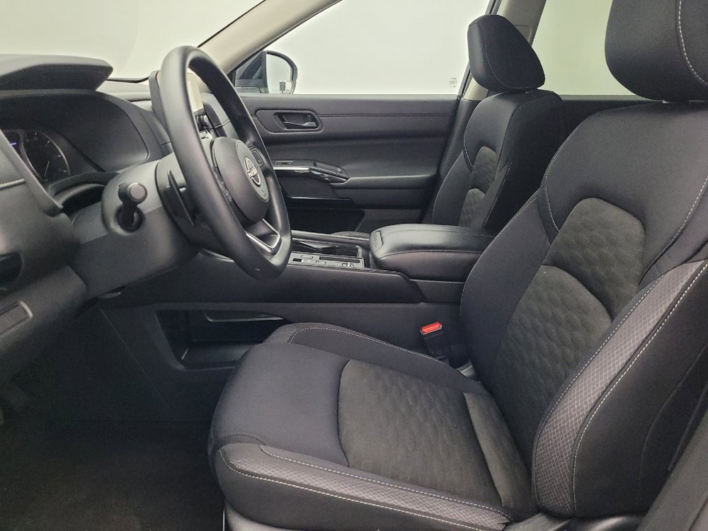 Used 2023 Nissan Pathfinder S image 17