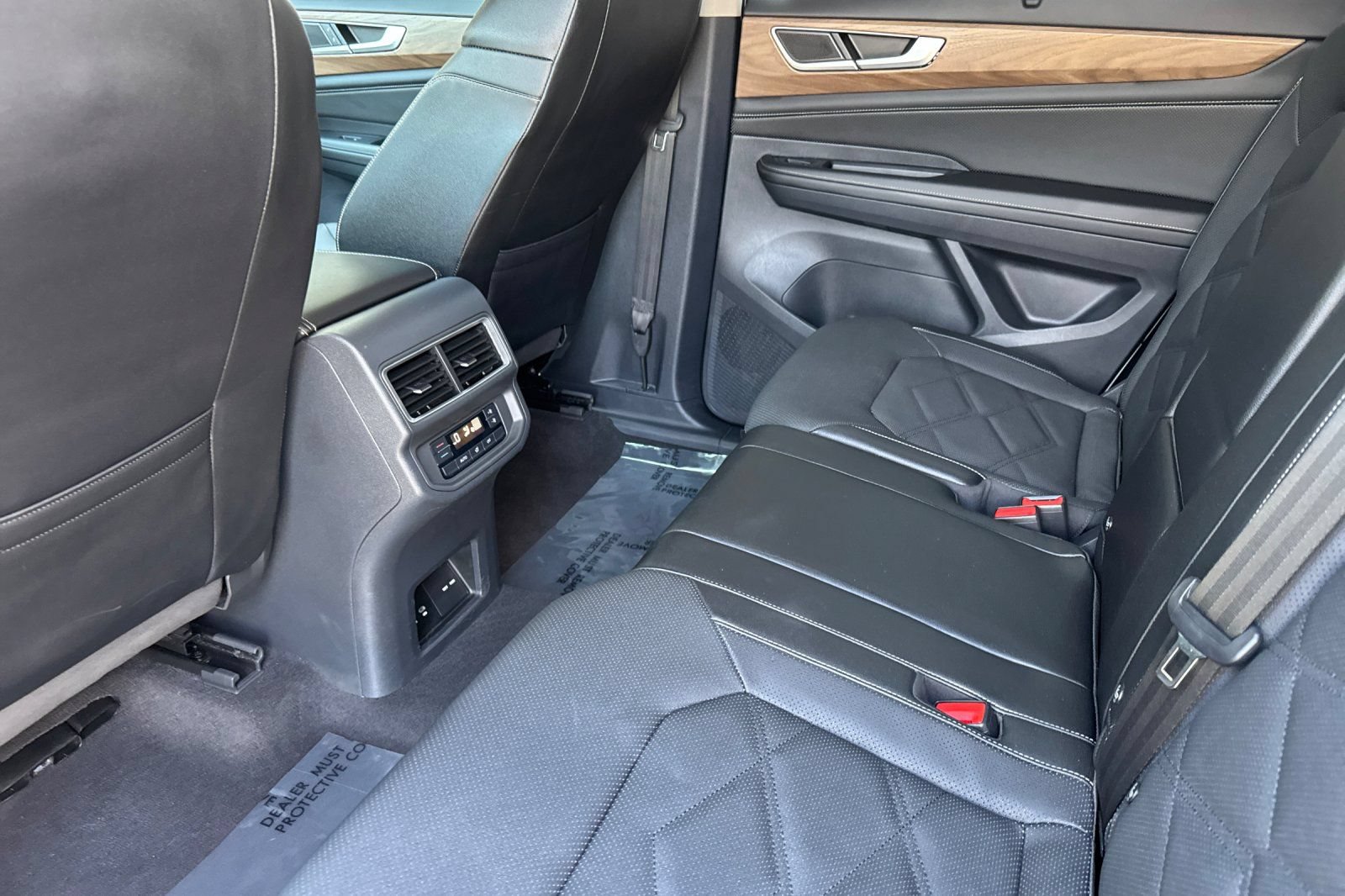 Used 2024 Volkswagen Atlas SE AWD/4WD image 13