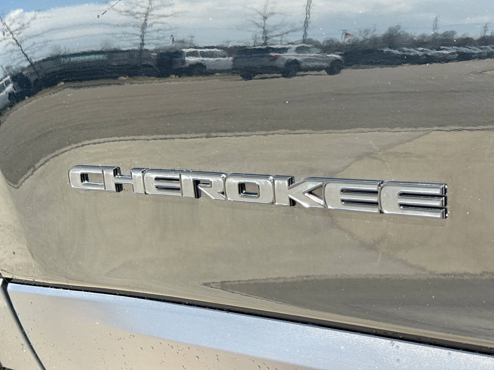 Used 2021 Jeep Cherokee Latitude Lux w/ Sun & Sound Group AWD/4WD image 12