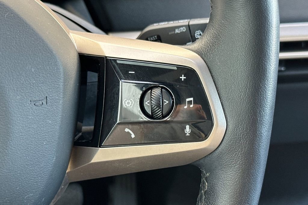 Used 2023 BMW iX xDrive50 image 28