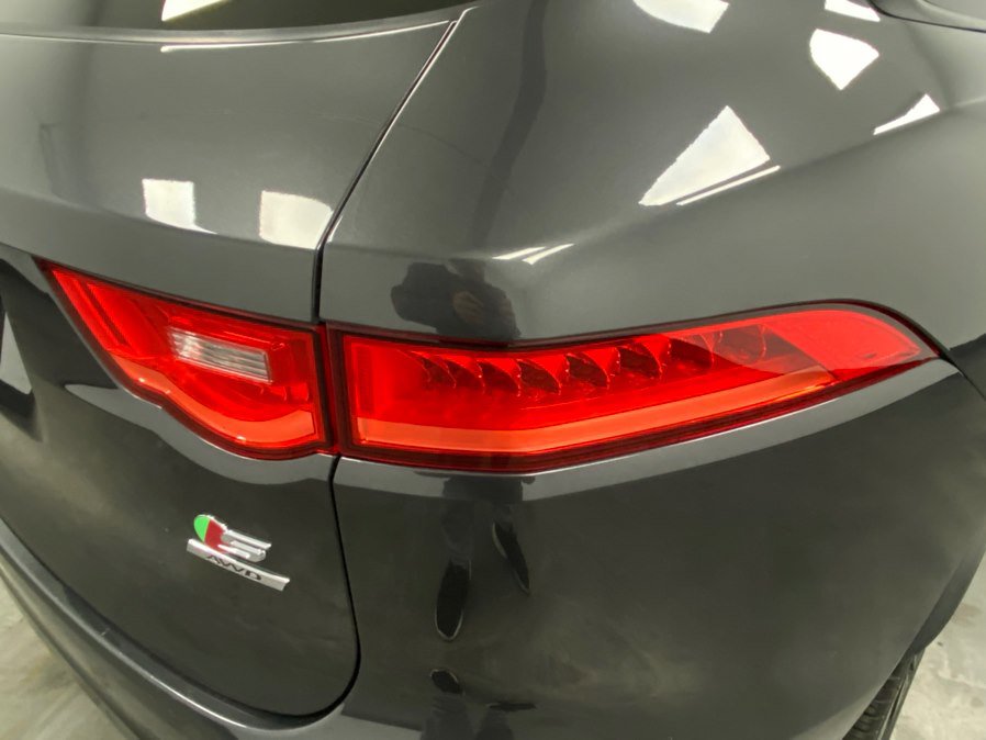 Used 2019 Jaguar F-PACE S image 14