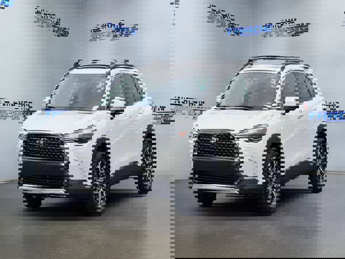 Used 2024 Toyota Corolla Cross XLE image 9