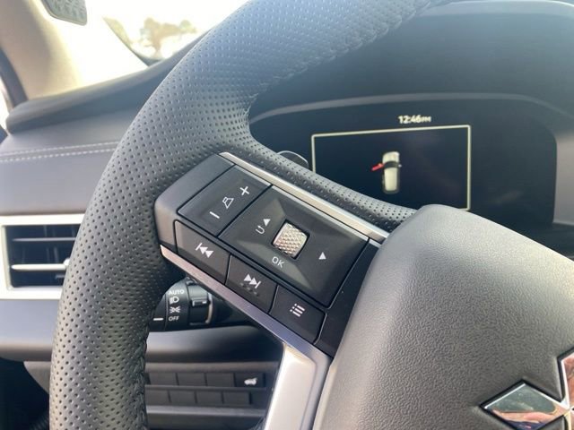 New 2025 Mitsubishi Outlander SE image 29
