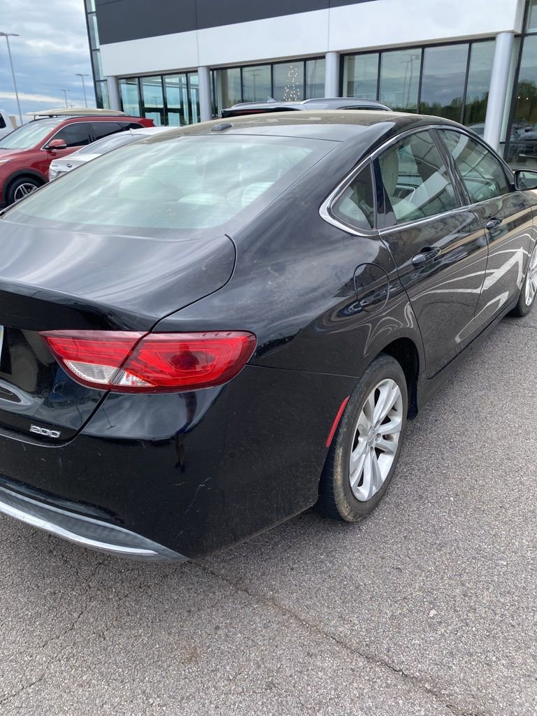 Used 2015 Chrysler 200 Limited w/ Convenience Group FWD image 4