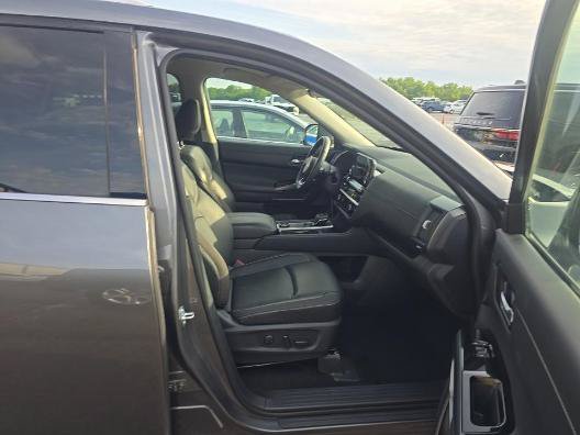 Used 2025 Nissan Pathfinder SL AWD/4WD image 9