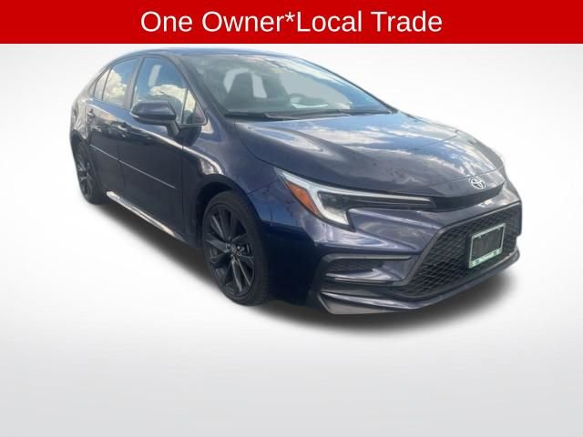 Used 2023 Toyota Corolla SE w/ SE Premium Package image 3