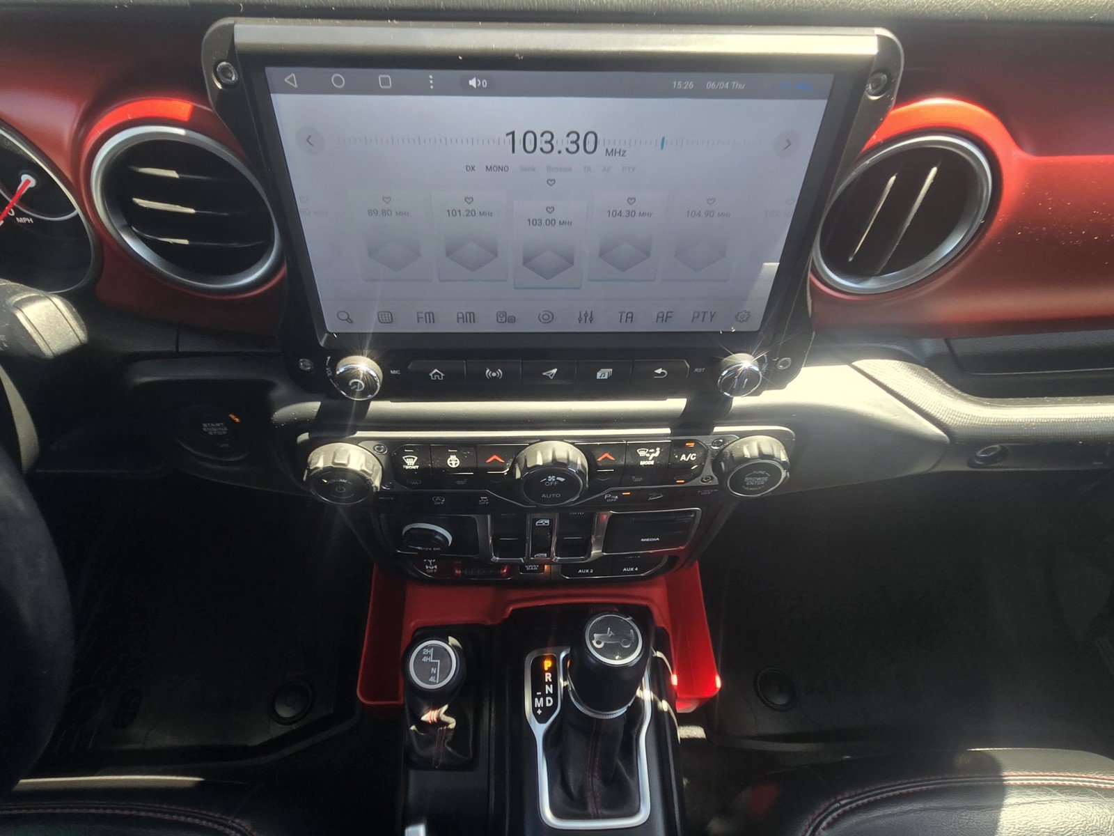 Used 2018 Jeep Wrangler Unlimited Rubicon w/ Dual Top Group AWD/4WD image 8