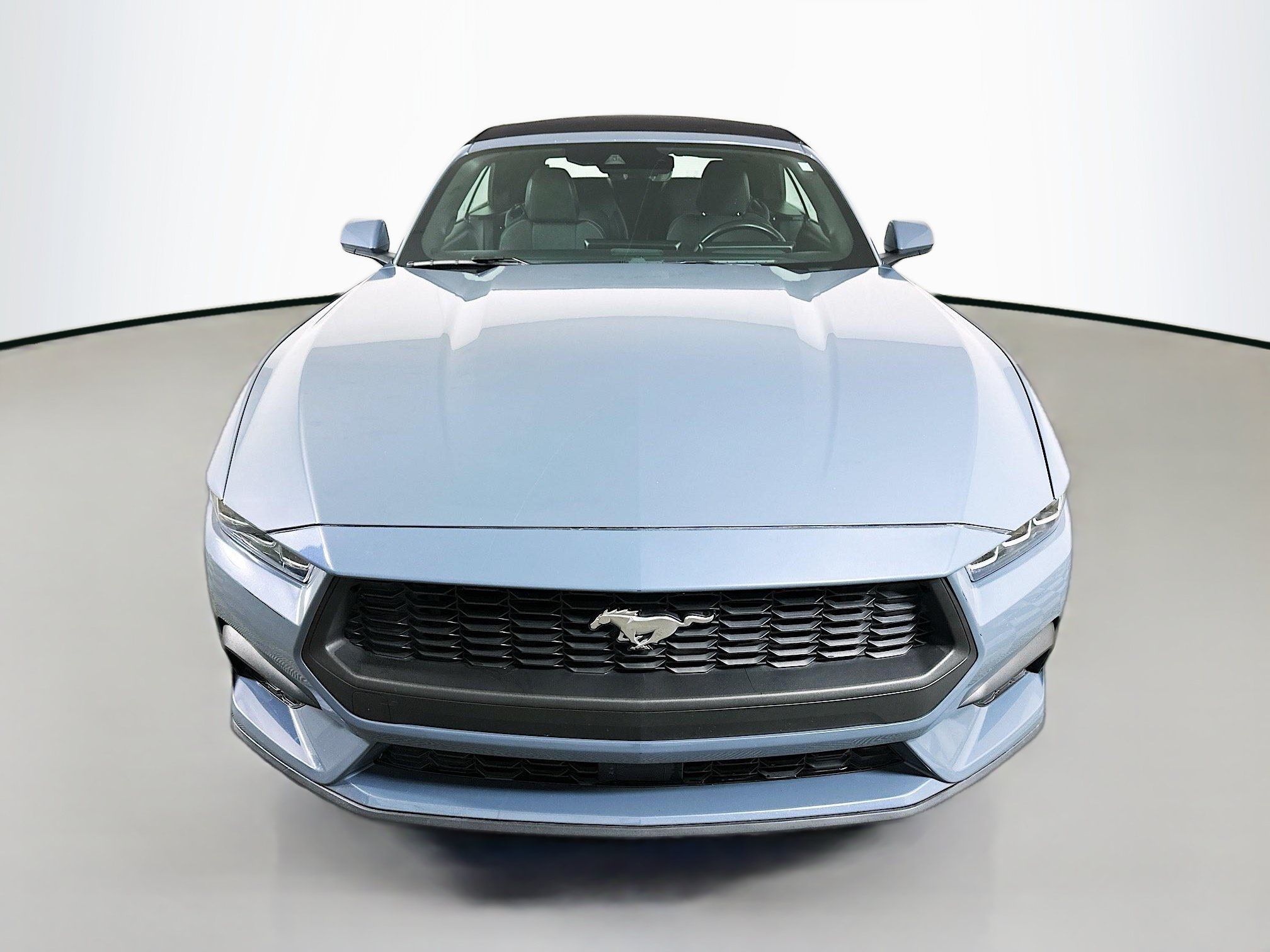 Used 2024 Ford Mustang Convertible RWD image 2