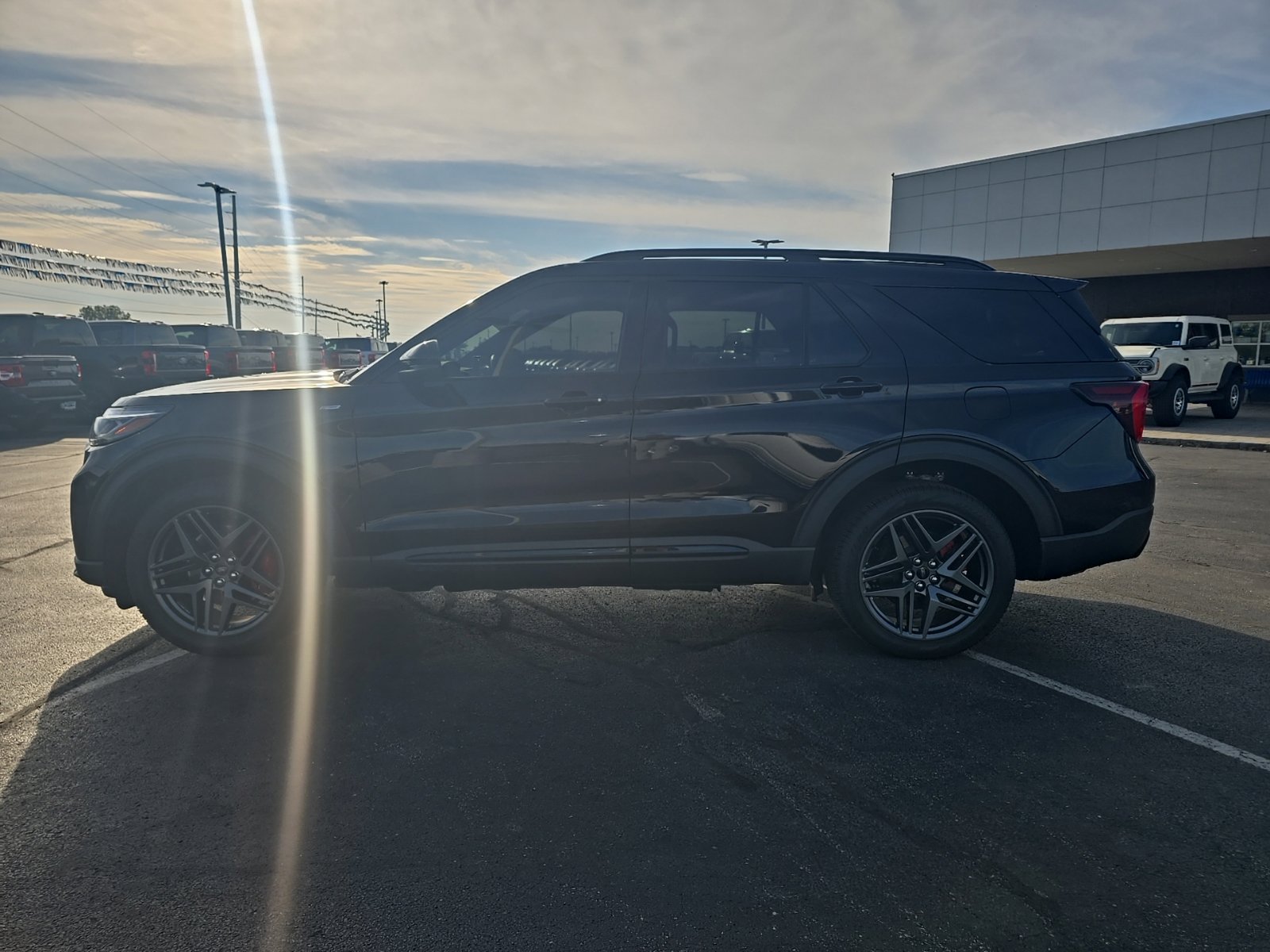 Used 2025 Ford Explorer ST-Line w/ Premium Package AWD/4WD image 6