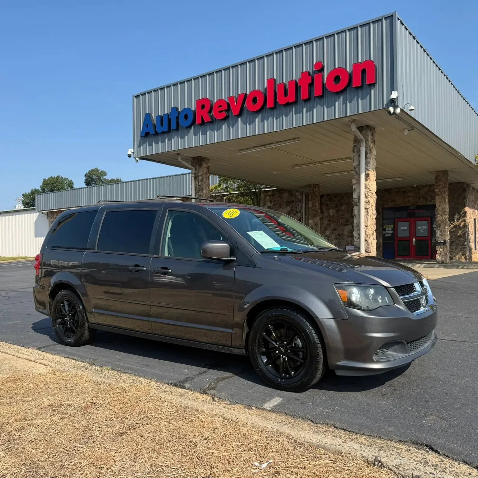 Used 2016 Dodge Grand Caravan SXT FWD image 1