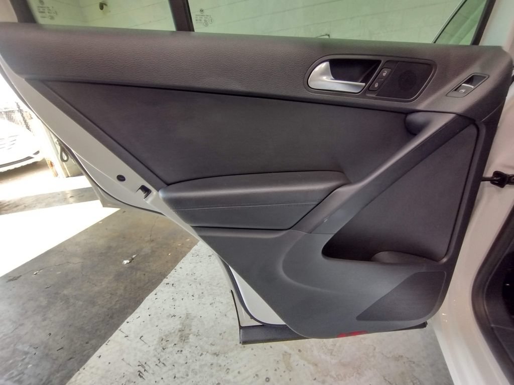 Used 2014 Volkswagen Tiguan SE AWD/4WD image 30
