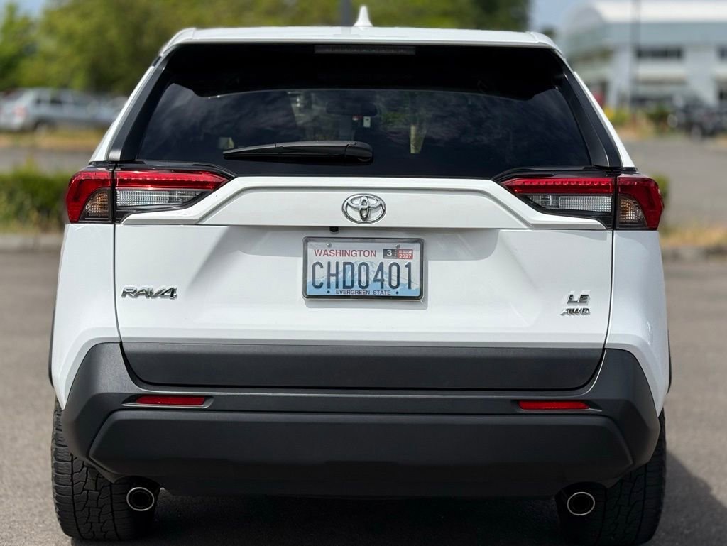 Used 2023 Toyota RAV4 LE AWD/4WD image 4