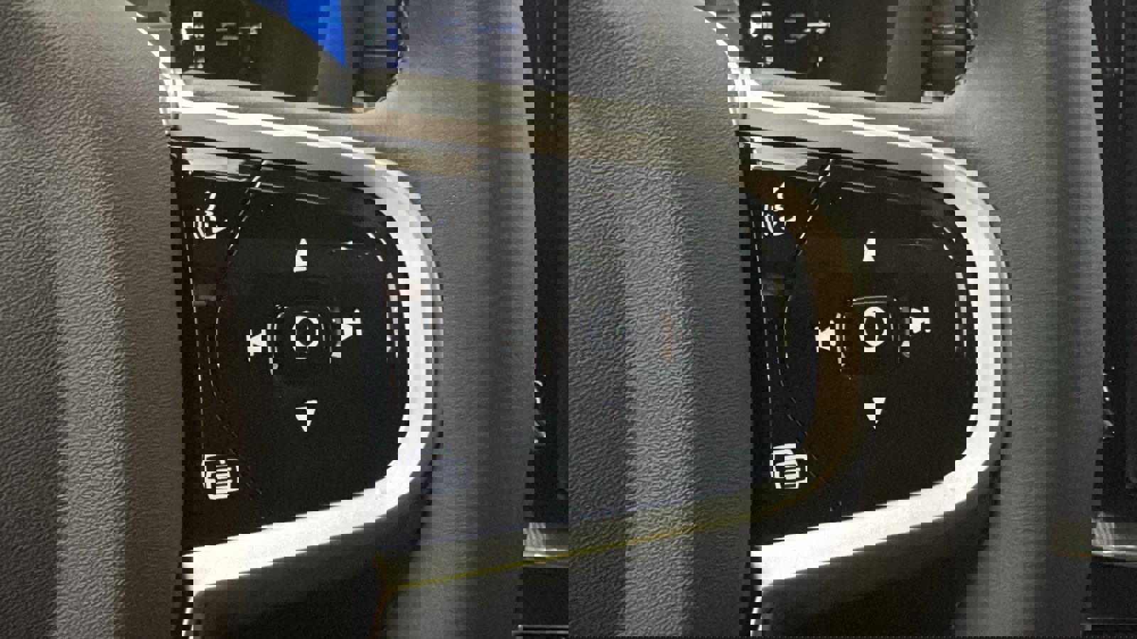 New 2026 Volvo XC60 T8 Ultra w/ Protection Package Premier image 14