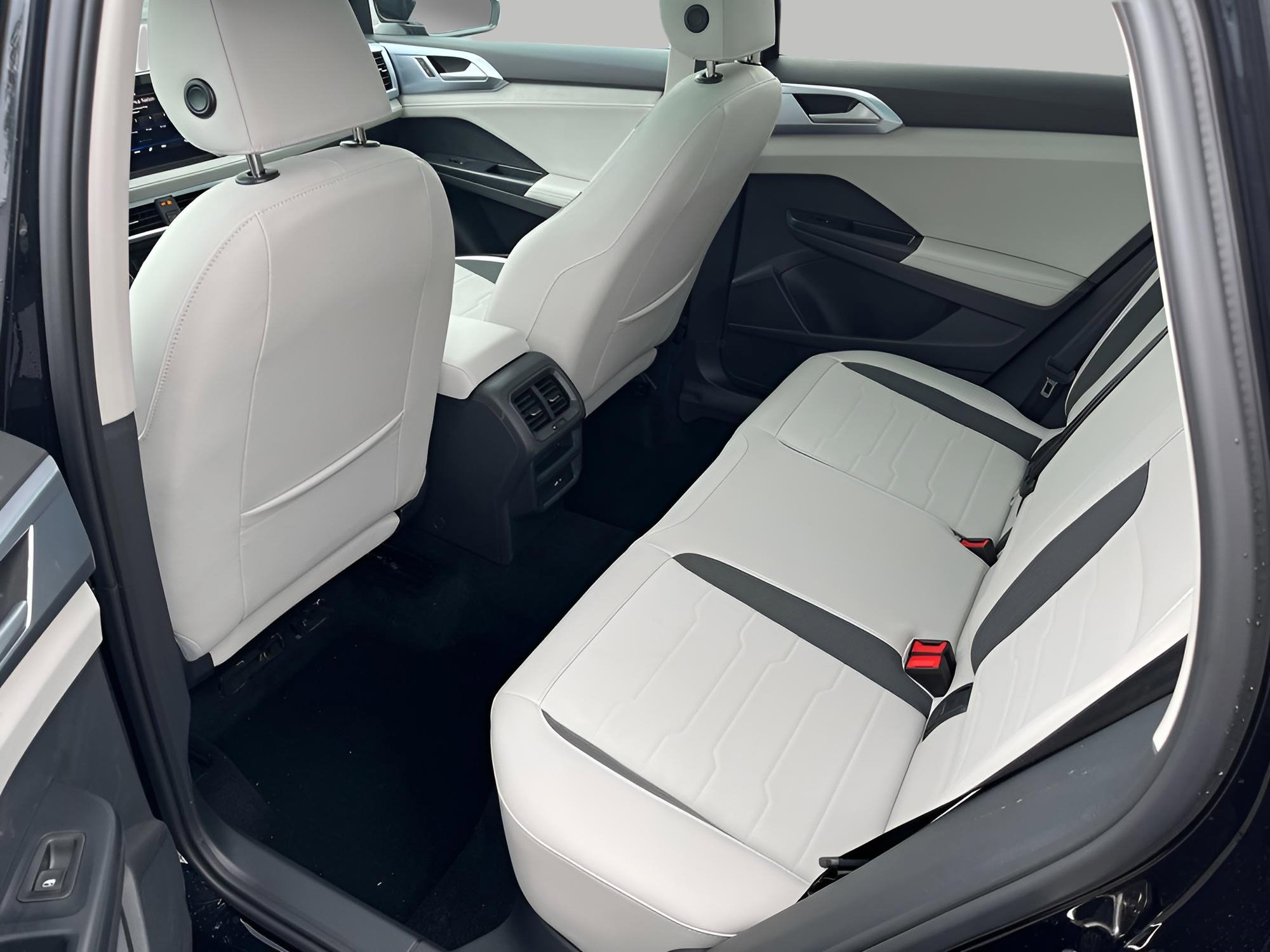 New 2025 Volkswagen Taos SE image 26