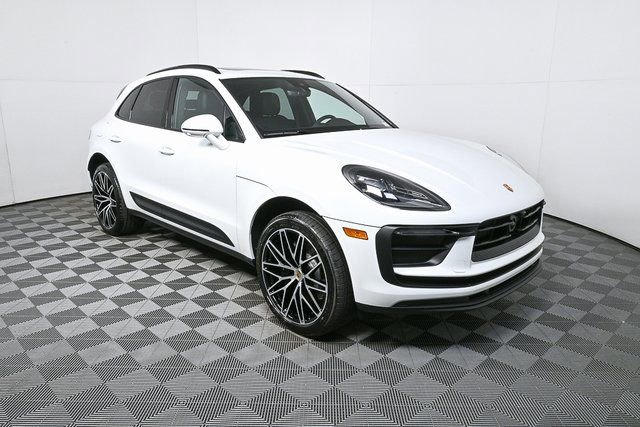 Certified 2026 Porsche Macan AWD/4WD image 24