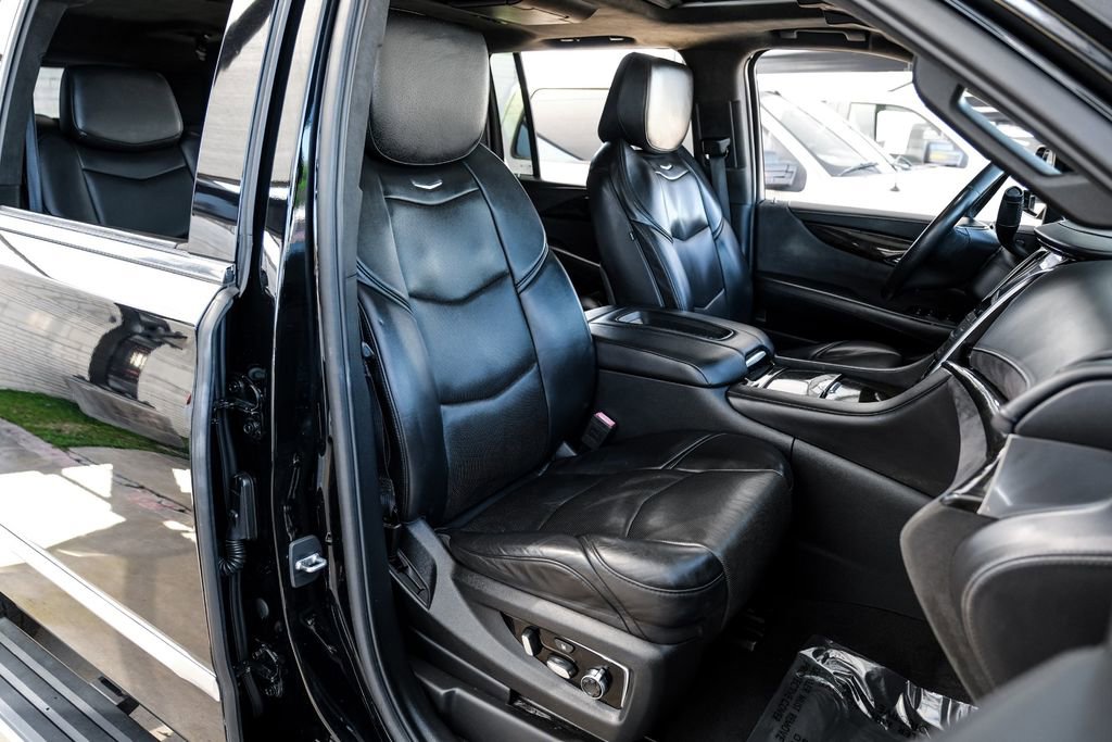 Used 2019 Cadillac Escalade ESV Platinum image 35
