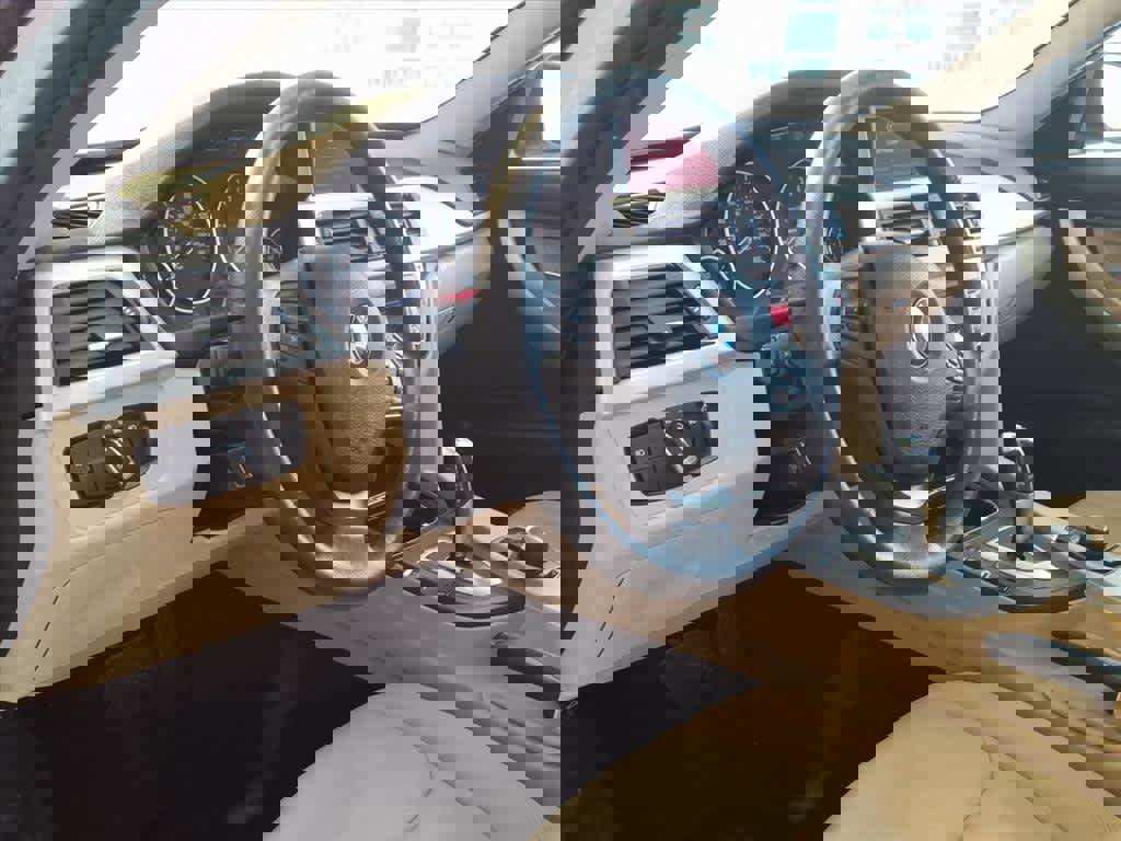 Used 2018 BMW 320i xDrive Sedan w/ Convenience Package image 9