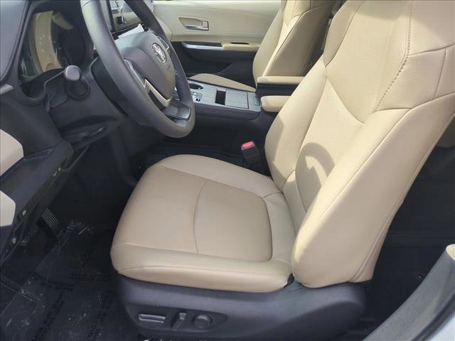 Used 2023 Toyota Sienna XLE image 16