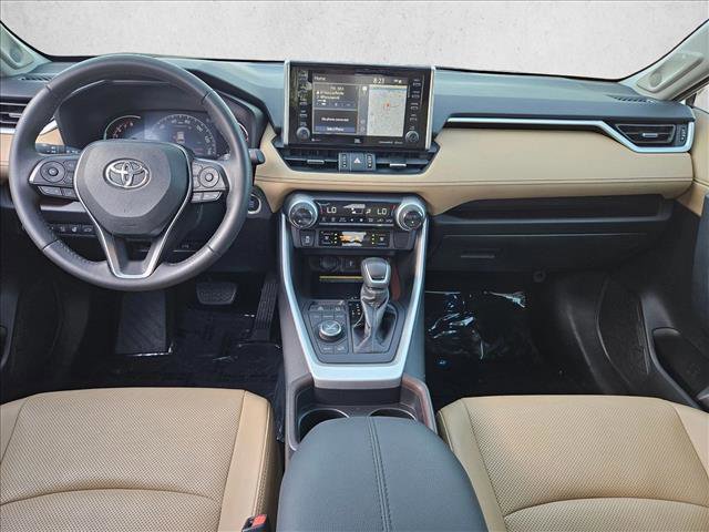 Used 2020 Toyota RAV4 Limited image 15