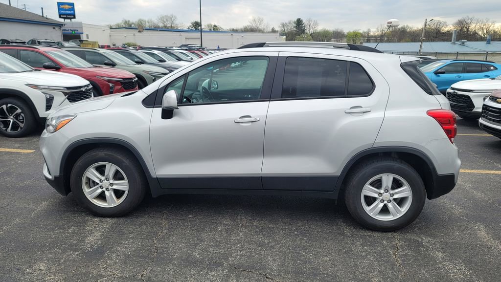 Used 2021 Chevrolet Trax LT w/ LT Convenience Package image 3