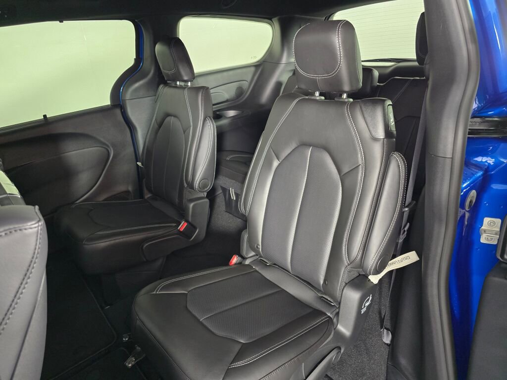 New 2026 Chrysler Pacifica Select AWD/4WD image 36