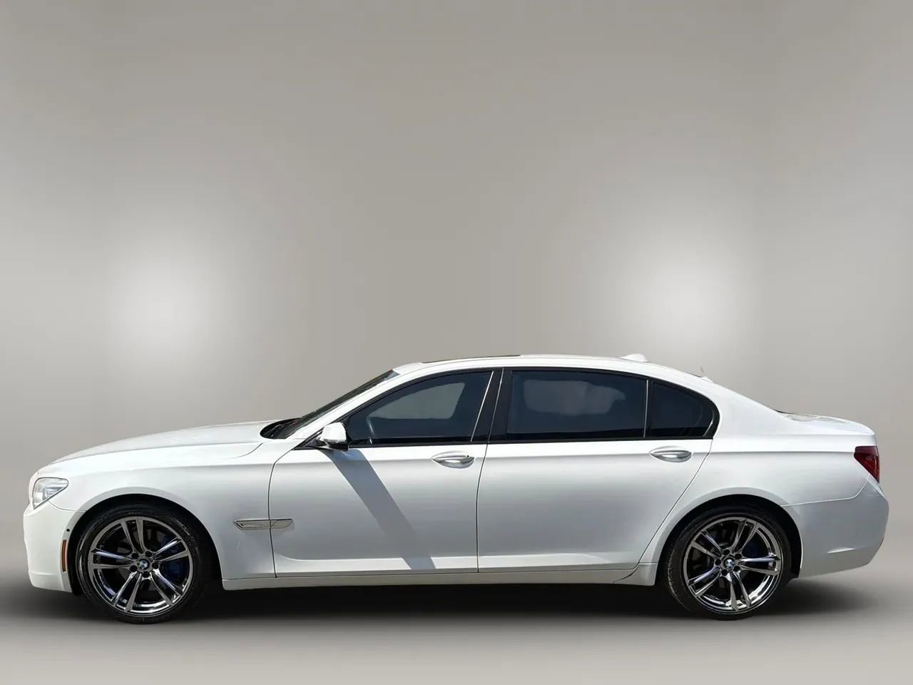 Used 2015 BMW 740Li image 2