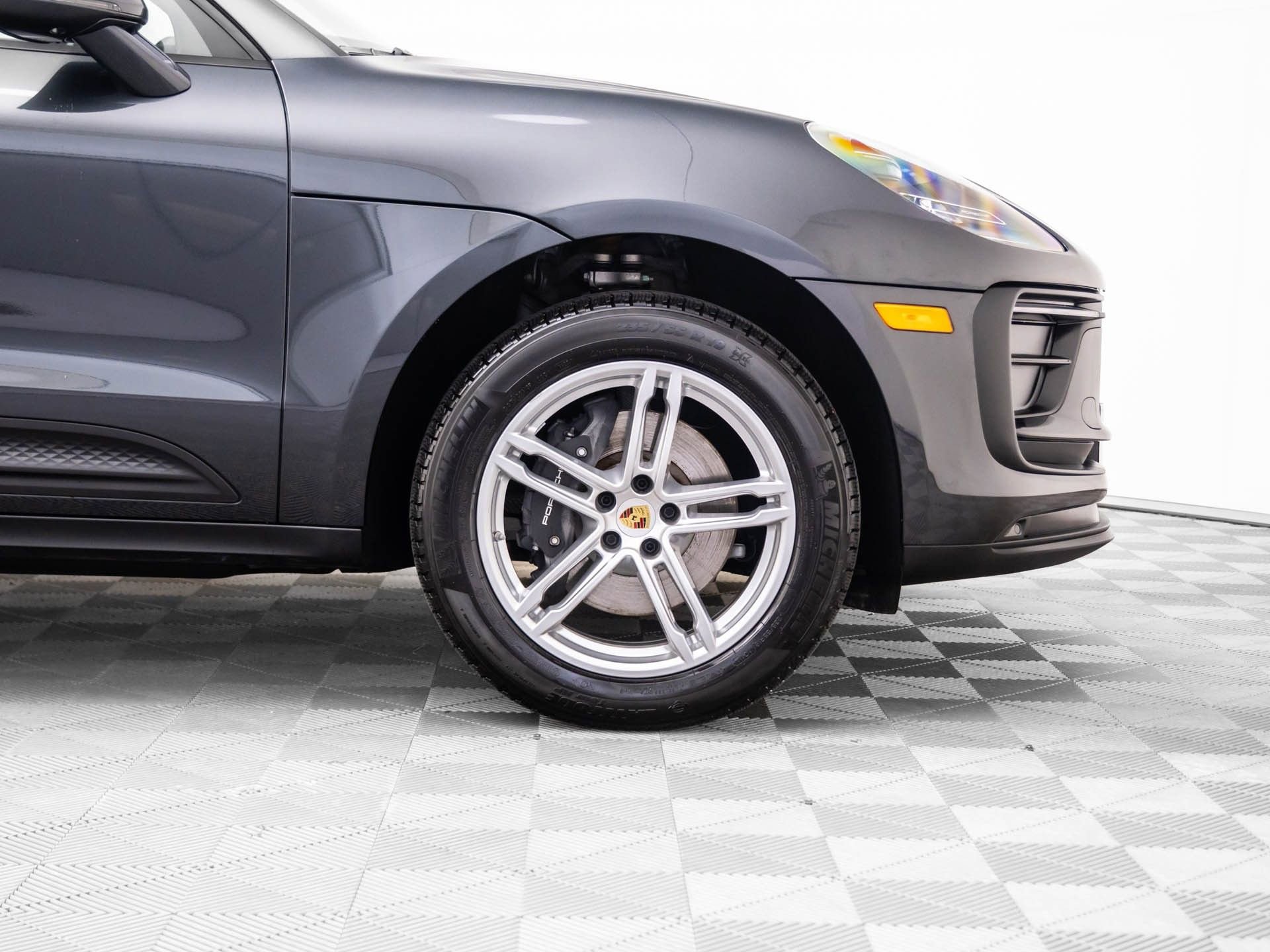 Certified 2025 Porsche Macan image 32