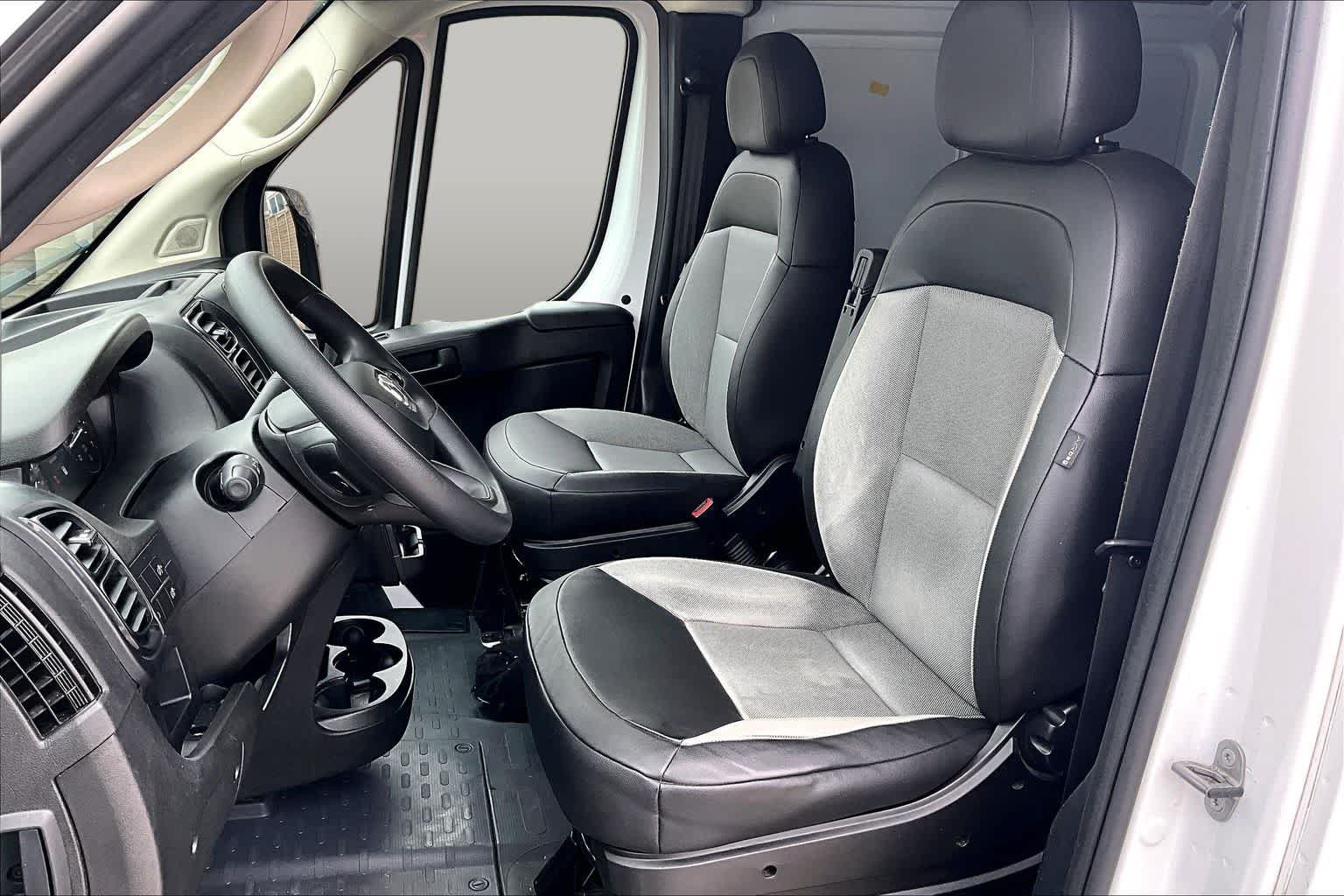 Used 2025 RAM ProMaster 2500 w/ Convenience Group FWD image 8