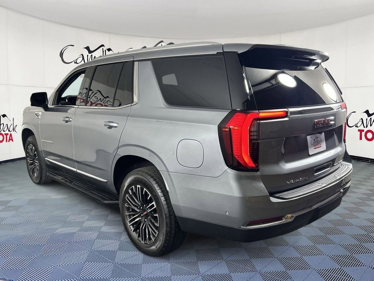 Used 2025 GMC Yukon Elevation image 5