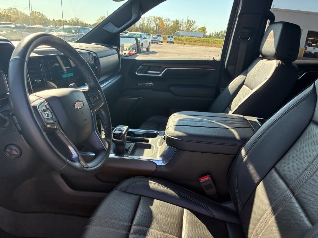 Used 2024 Chevrolet Silverado 1500 High Country w/ High Country Premium Package AWD/4WD image 12