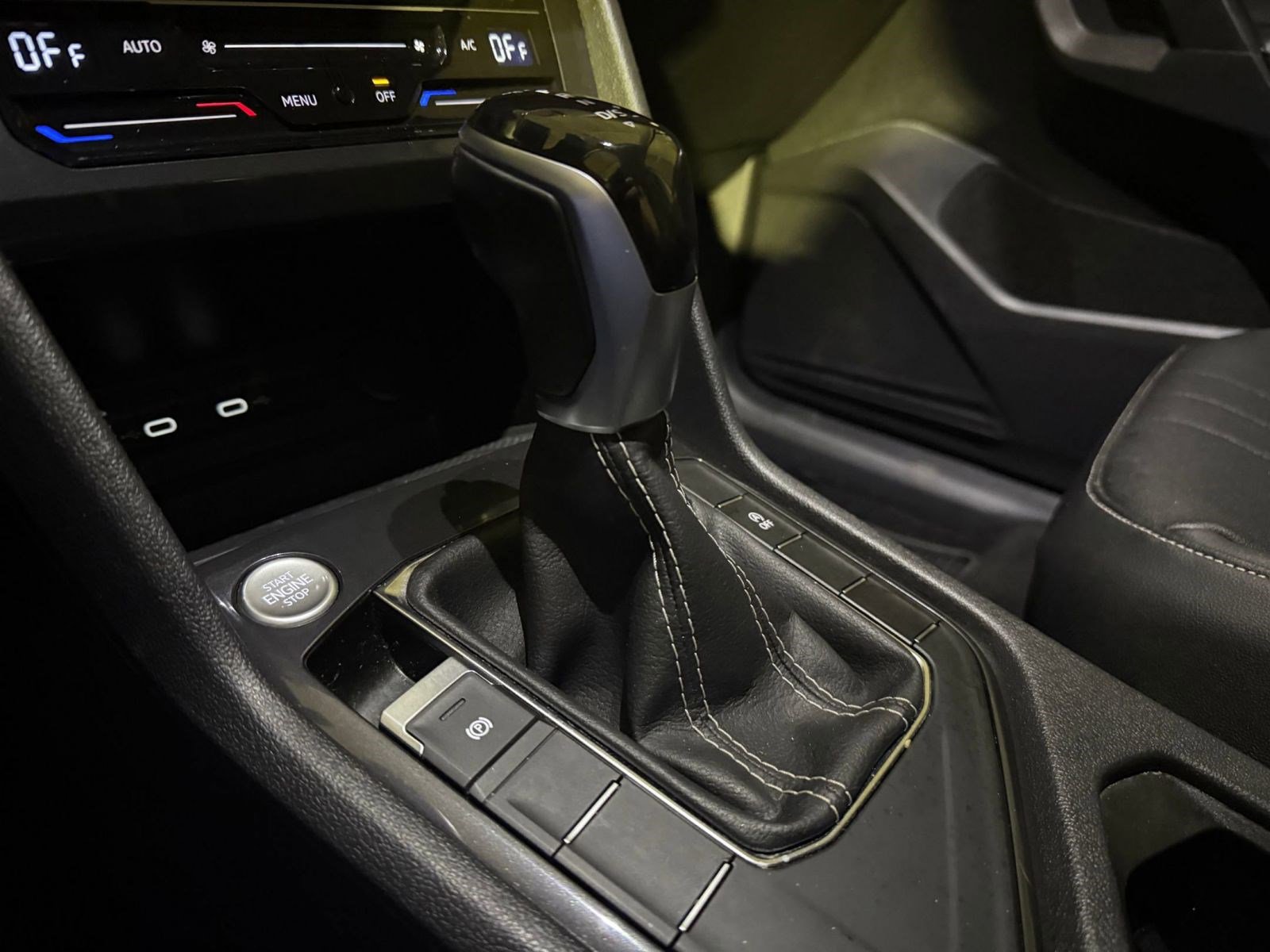 Used 2023 Volkswagen Tiguan SE image 25