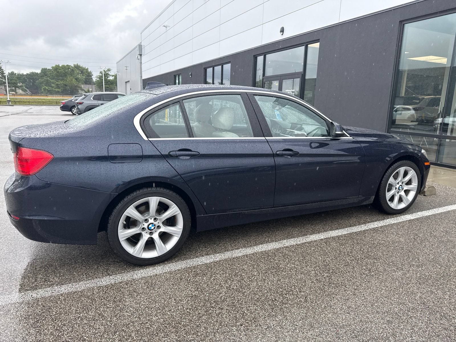 Used 2015 BMW 320i xDrive Sedan AWD/4WD image 3