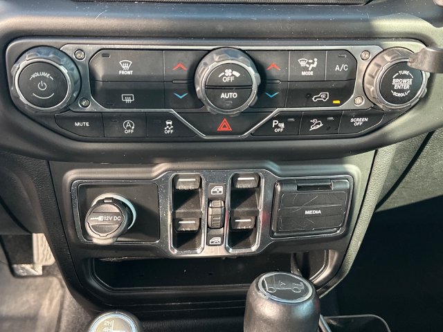 Used 2020 Jeep Wrangler Unlimited Sahara AWD/4WD image 27
