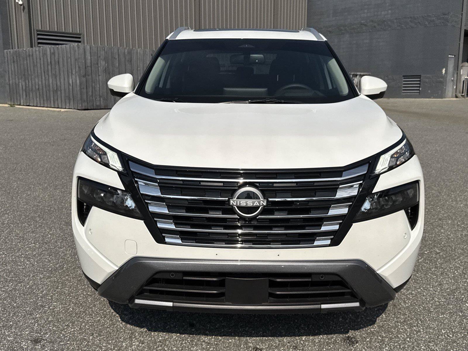 Used 2025 Nissan Rogue SL w/ SL Premium Package FWD image 8