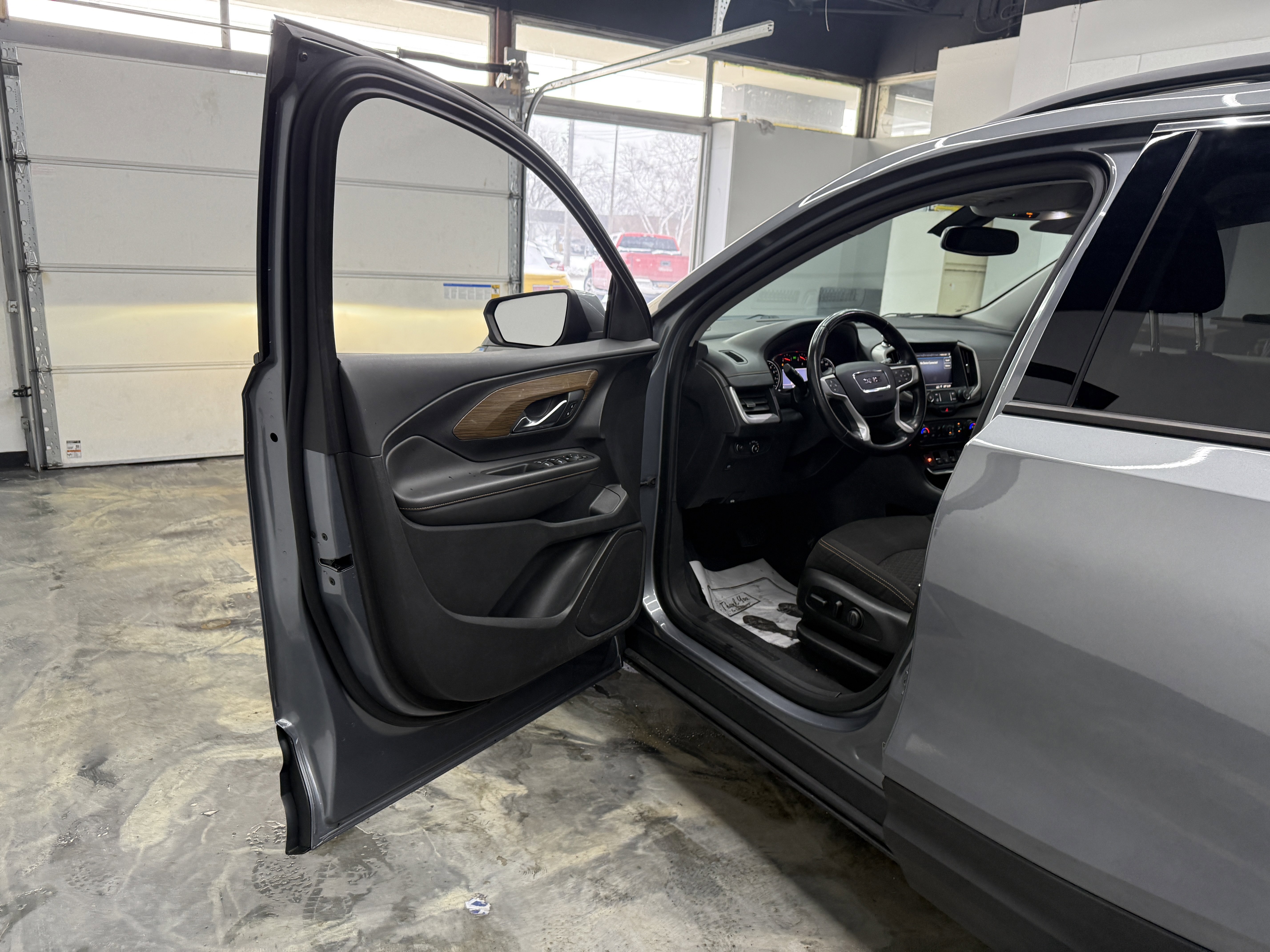 Used 2019 GMC Terrain SLE w/ Driver Convenience Package image 9